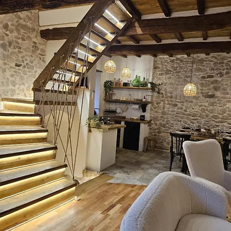 La Nuit D'amelie 2 Holiday home *